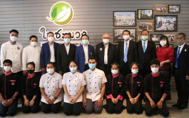 'วท.ระยอง'รับมอบศูนย์การเรียนรู้อาหารถิ่นระยอง ร้านใบชะมวง