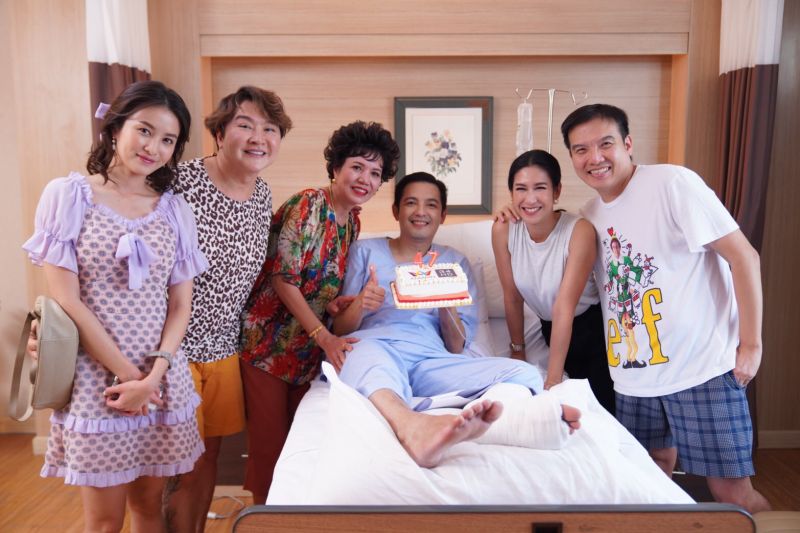 ยกเค้กเบิร์ทเดย์! หนุ่ม-ศรรามงฉลองวัย47ปี กลางกองละคร'บังเกิดเกล้า'