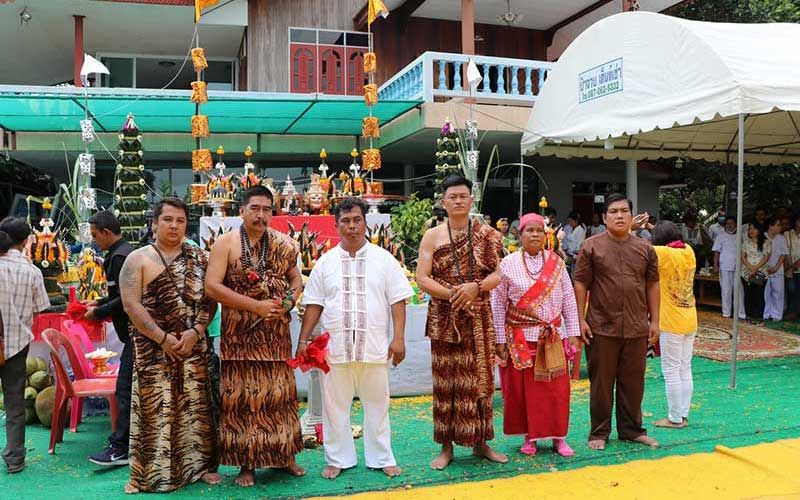 ไหว้ครูปู่ฤาษีตาไฟ'พ่อปู่ตองเจ' อัญเชิญสิ่งศักดิ์สิทธิ์ประทับร่างในพิธีกรรมตามความเชื่อ
