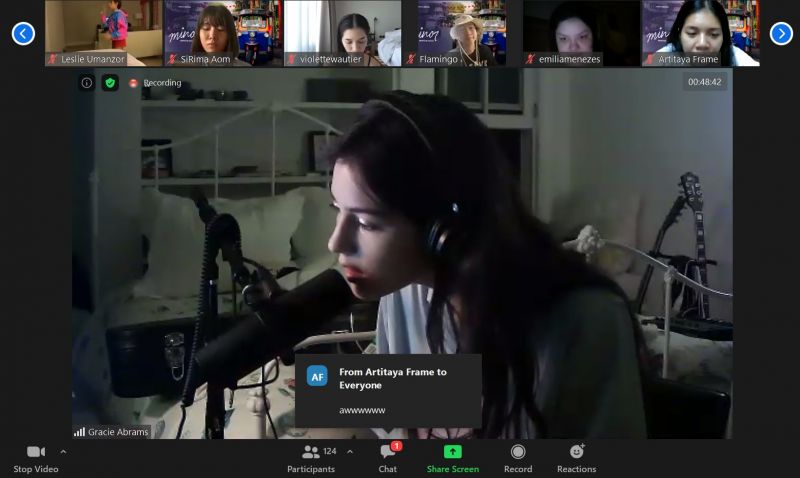 ยกให้เป็นคอนเสิร์ตในใจกับ 'Gracie Abrams Virtual Live Showcase'