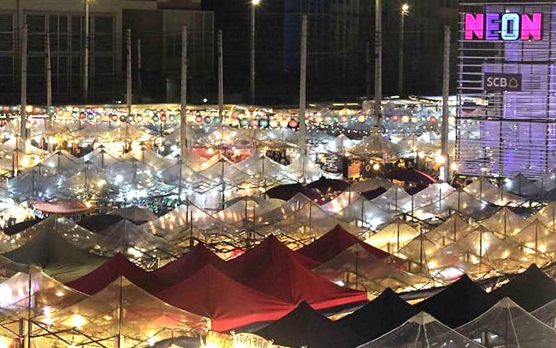 ปักหมุดจุดนัดพบ เดอะ นีออน ไนท์ บาซาร์  ชวนเพื่อนยกแก๊งมาเช็คอิน