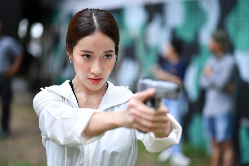 'ตั๊ก'ติวเข้ม'มุก' ยิงปืนรัวๆ ก่อนลุยแอ็คชั่นหนัง'บุษบา'