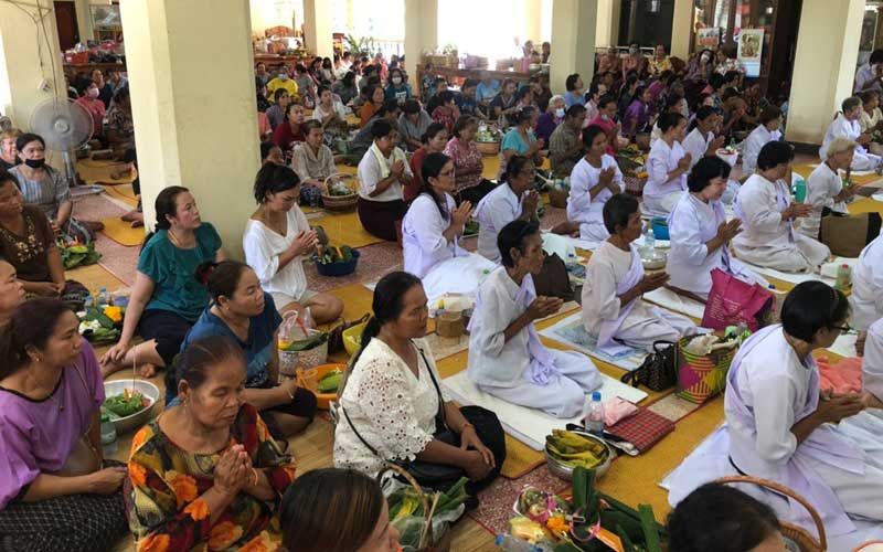 ชาวเมืองกาฬสินธุ์ร่วมสืบสานประเพณีบุญข้าวสากคึกคัก