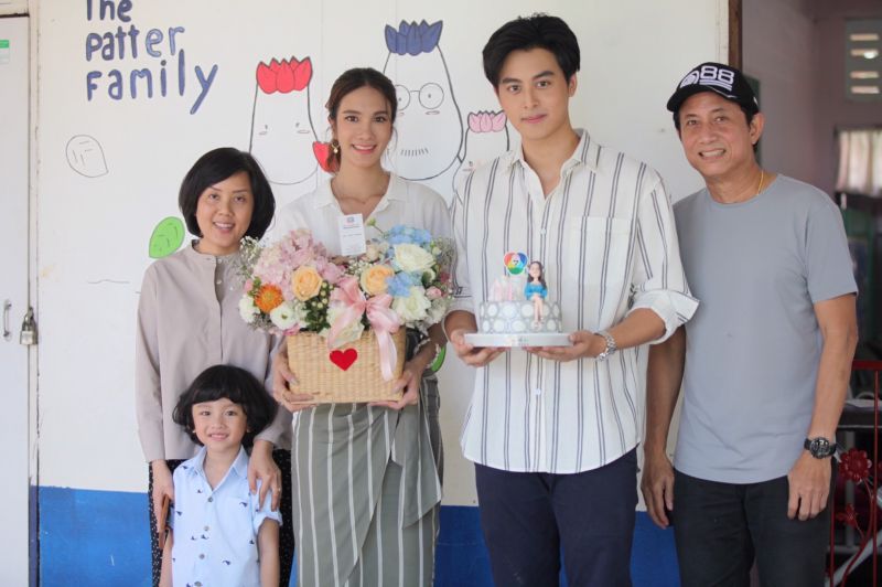 'คุณหลุยส์-คุณหน่อย'นำทีมจัดเซอร์ไพรส์วันเกิดย้อนหลัง'เนย-ปภาดา'