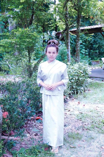 สาวใต้สวยหรอยสายบุญ  ‘อ๊อฟ-ดอกฟ้า อาร์สยาม’  บวชชีพราหมณ์เอาฤกษ์เอาชัย