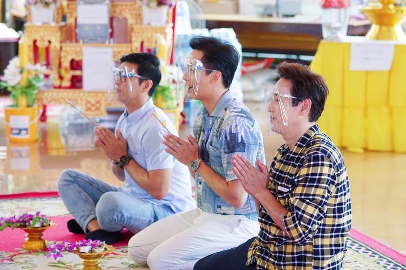 ‘ศักดิ์สิทธิ์,คงกระพัน’ดึง ‘จอร์จ-ฐปนัท’เปิดซิงสายมู! เสริมความปังด้วยของขลังเกจิดัง