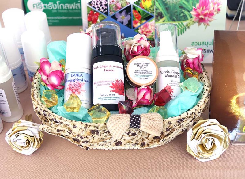 กรมวิทย์พัฒนาสารสกัดจากดอกดาหลาเป็นผลิตภัณฑ์บำรุงผิว