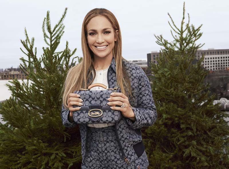 Coach คว้า Jennifer Lopez ร่วมคอลเลคชั่นใหม่ เรื่องราวการผจญภัยในมหานครนิวยอร์ก
