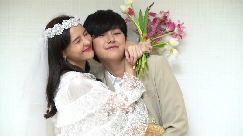 ‘ออม’ จัดหนัก ‘ติ๊นา’ จัดกระโปรงให้ใส่โชว์ในรายการ Dress My Love