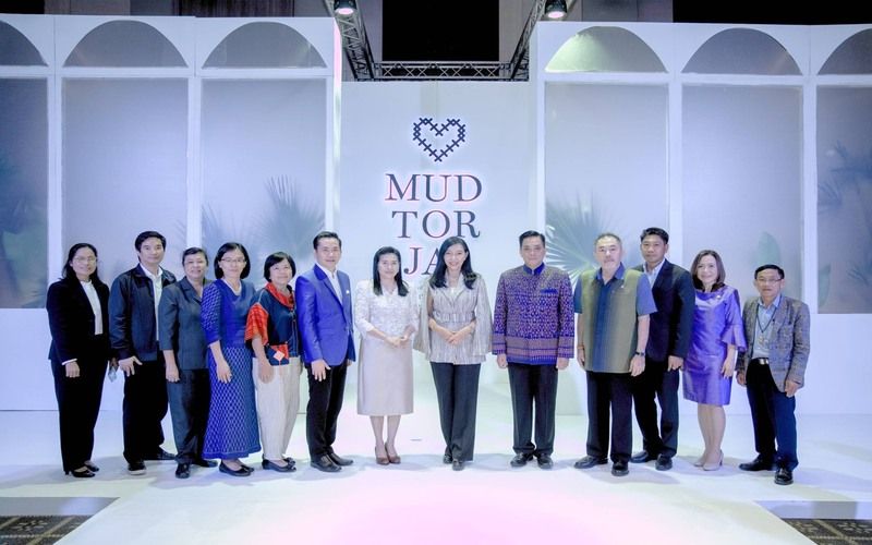 ก.อุตฯ ปลื้มยกระดับผ้าทออีสาน เผยผลสำเร็จ “มัดทอใจ”เฟส 2