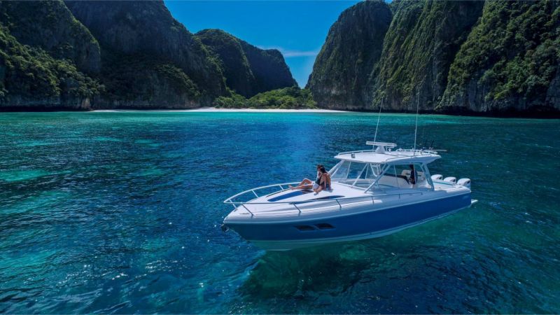 เอ็กซ์คลูซีฟ! พักผ่อนบนเรือยอร์ชสุดหรู ลิ้มรสอาหารมิชลินที่ตรีสรา รีสอร์ท ภูเก็ต