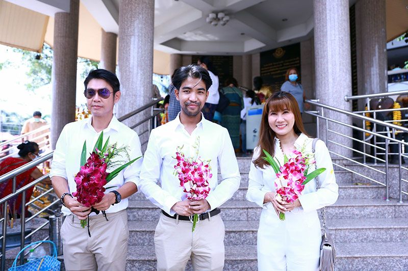 ‘เวลล์-ดิษย์กรณ์’ นำทีมนักแสดง ‘เงาบุญ’  ร่วมทำบุญตามประเพณี ‘ชิงเปรต’