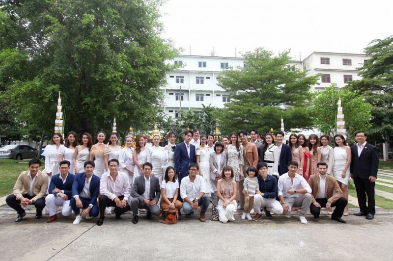 'ดาราวิดีโอ'จัดใหญ่ขนทัพนักแสดง บวงสรวงละคร 2 เรื่อง 2 รส 'เกาะรัก กลหัวใจ'และ'รหัสริษยา'