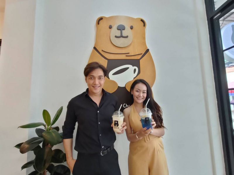 'อาร์ต พลังธรรม'พักเบรกงานพิธีกรชวนจิบกาแฟ ชิมขนมปังที่'ชื่นใจ คาเฟ่'