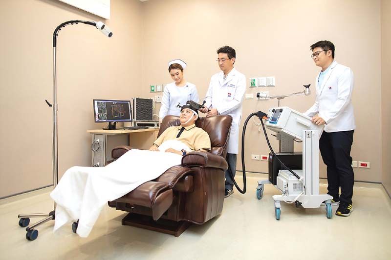รักษาโรคทางสมองและระบบประสาทด้วย TMS โดยไม่ต้องผ่าตัด