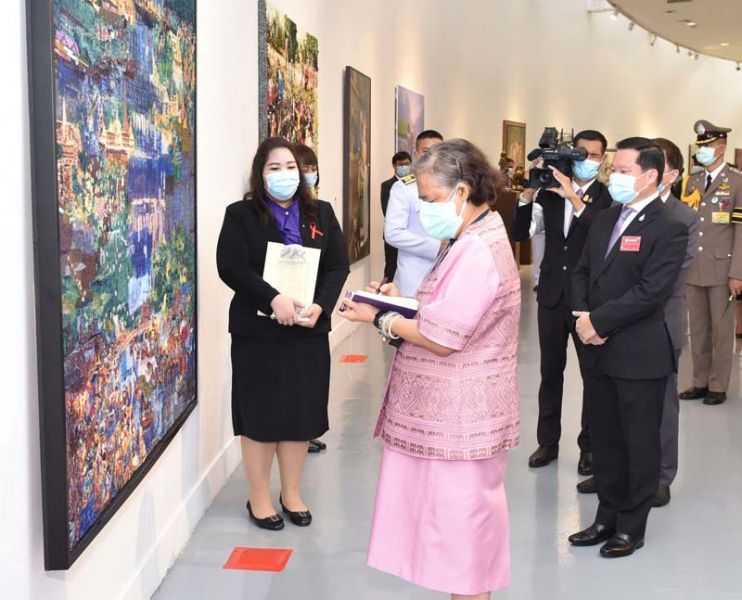 นิทรรศการ ‘ศิลปกรรมช้างเผือก ครั้งที่ 9’  ภายใต้หัวข้อ ‘สยามเมืองยิ้ม’