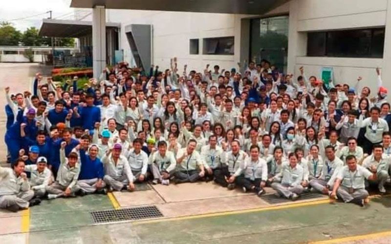 เปิดภาพหมู่พนักงาน'พานาโซนิค'ร่ำลา หลังปิดโรงงานในไทยย้ายไปเวียดนาม
