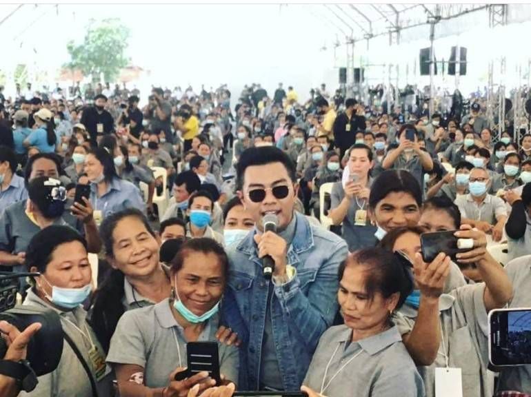 'แซ็ค ชุมแพ'ลูกทุ่งปังปุริเย่! เอฟซีรุมเวทีแตก