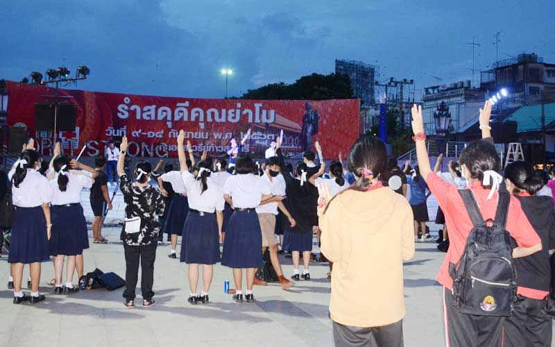 ม็อบนักเรียน 3 โรงเรียน‘โคราช’ชุมนุมแสดงพลัง ปราศรัยถล่มการศึกษาไทย