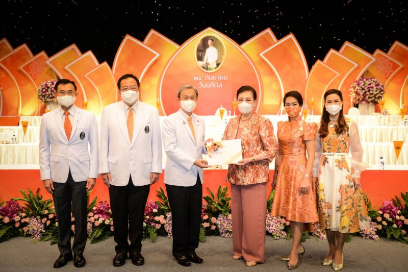 ภัทรา ศิลาอ่อน มอบเงินบริจาค เนื่องในวันมหิดล จำนวน 1,555,555 บาท