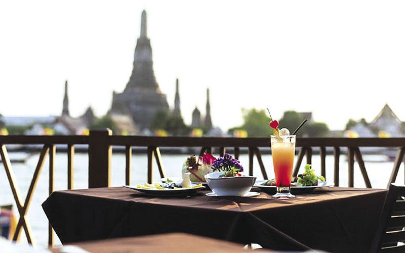 ชิลริมเจ้าพระยา ที่ The Deck by Arun Residence