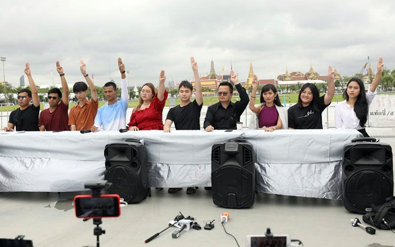 ม็อบ14ตุลาฯปลุกผีใช้ชื่อ'คณะราษฎร'ยื่น 3 ข้อเรียกร้อง ไร้เงา'เพนกวิน'