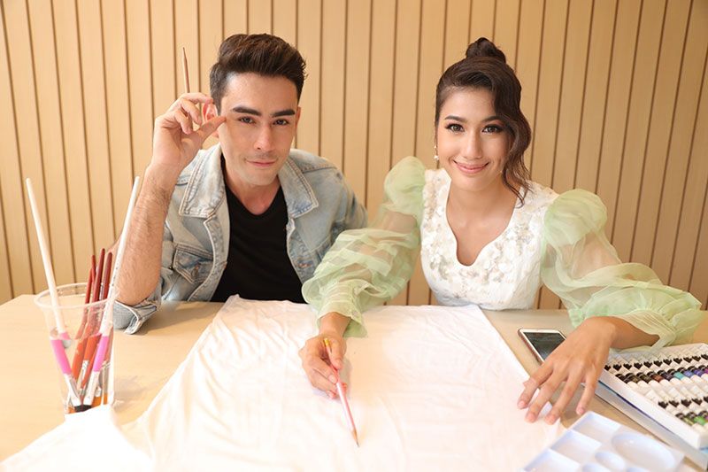 ‘พิ้งค์พลอย’ ชวน ‘หลุยส์’ พักบู๊ ควงคู่โชว์งานศิลปะ