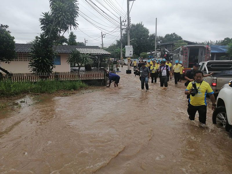 ฝนถล่มน้ำป่าไหลทะลัก  โคราชอ่วม!  ท่วมบ้านรีสอร์ทโรงแรม