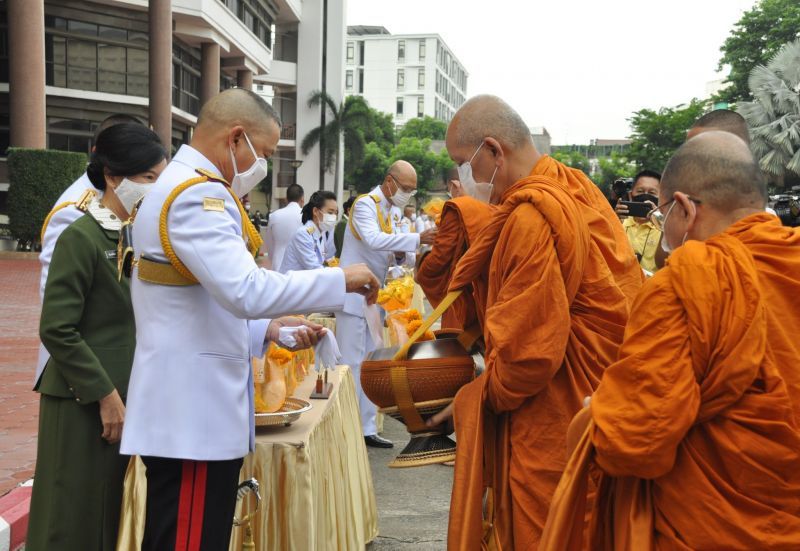 บำเพ็ญกุศลถวาย‘ร.9’  น้อมรำลึกวันสวรรคต13ตุลาคม  ทำบุญตักบาตรทั่วประเทศ