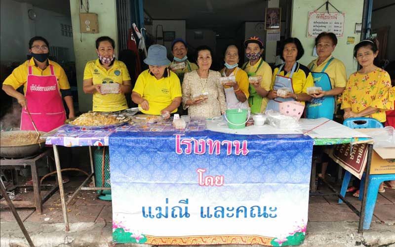 'ร้านป้าณีผัดไทย' ตั้งโรงทานเลี้ยงอาหารฟรีถวายเป็นพระราชกุศล 'รัชกาลที่ 9'
