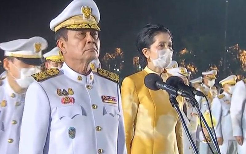 ปชช.แห่ให้กำลังใจนายกฯ  ตะโกน'ลุงตู่ สู้ ๆ' ลั่นกลางสนามหลวง