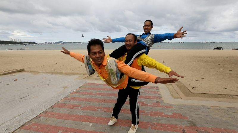 เล่นท่ายาก 'สมจิตร' ทึ่ง สมดุลคนทำไปได้ในรายการ'อึ้งทึ่งเสียว'