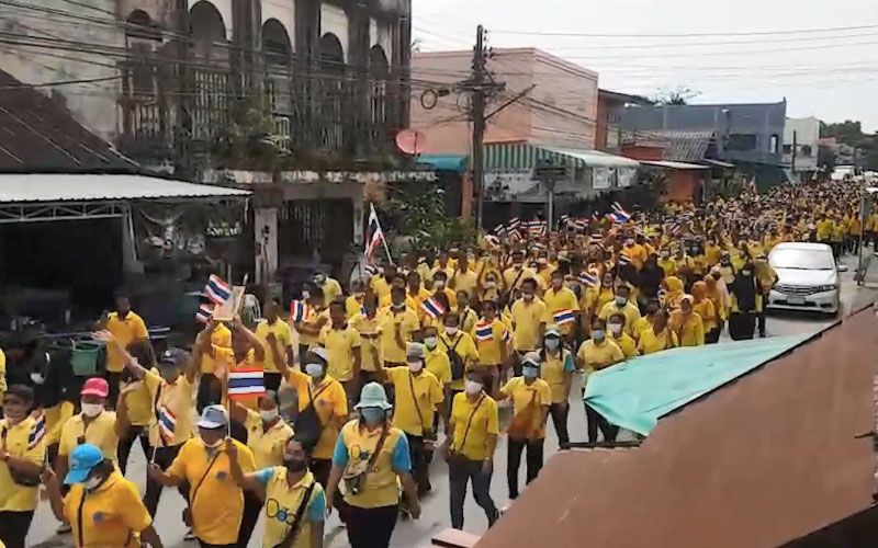 พรึบ! คนเสื้อเหลืองสงขลาประกาศจุดยืนปกป้องเทิดทูนสถาบัน