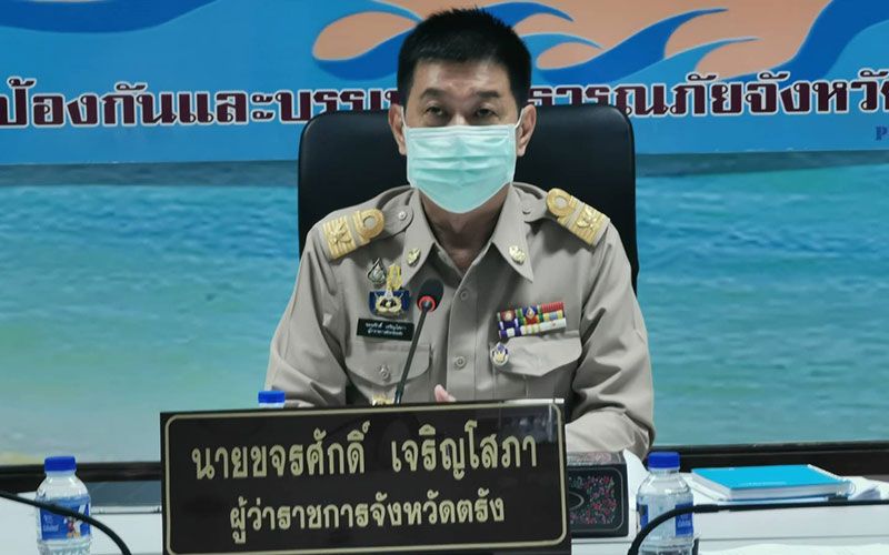 ผู้ว่าฯตรัง เปิดพื้นที่ให้กลุ่มผู้ชุมนุมแสดงความคิดเห็น ยันต้องอยู่ในกรอบของกฎหมาย