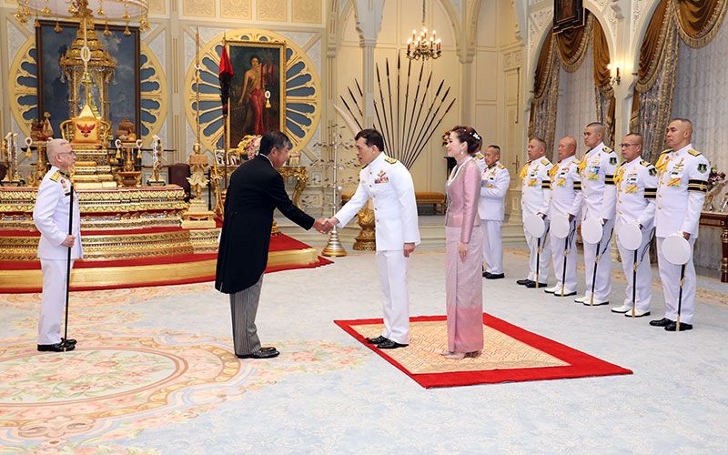 'ในหลวง-พระราชินี'โปรดเกล้าฯให้ทูตต่างประเทศ ถวายพระราชสาส์นตราตั้ง-อักษรสาส์นตราตั้ง