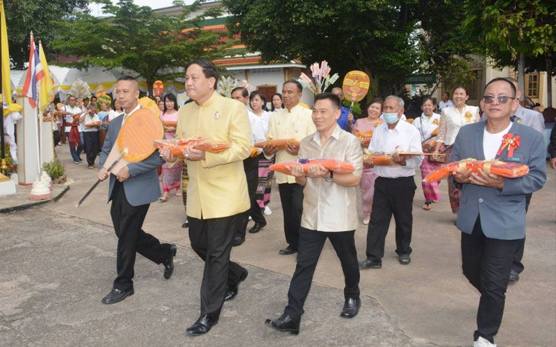 น.อ.(พิเศษ)คัมภีร์ เป็นประธานทอดกฐินพระราชทาน-กฐินตกค้าง69วัด