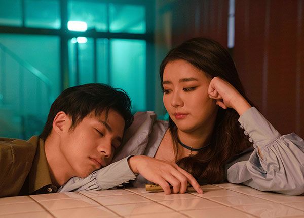 'แพรวา'โคจรมาปะทะกับ'แบงค์-ธิติ'ในรอบ 5 ปี ในเอ็มวีเพลง'เจอกันก็พัง ห่างกันก็ร้าย'