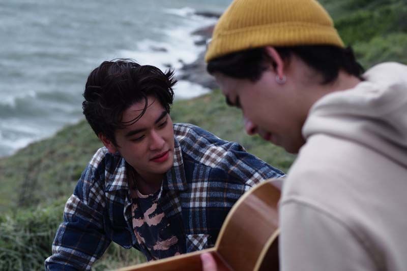 ‘ทะเล-ทอมมี่’อึด!! ฝ่าฝน ปีนเขา ลงทะเล  ถ่ายทอดความเหงาลงเอ็มวี เพลง ‘เหงาแหละ’