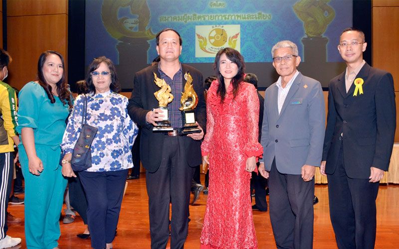 น.อ.(พิเศษ)คัมภีร์ รับรางวัล'เพชรกนก' คณะปวงชนชาวไทยฯ รับรางวัล'กนกนาคราช'