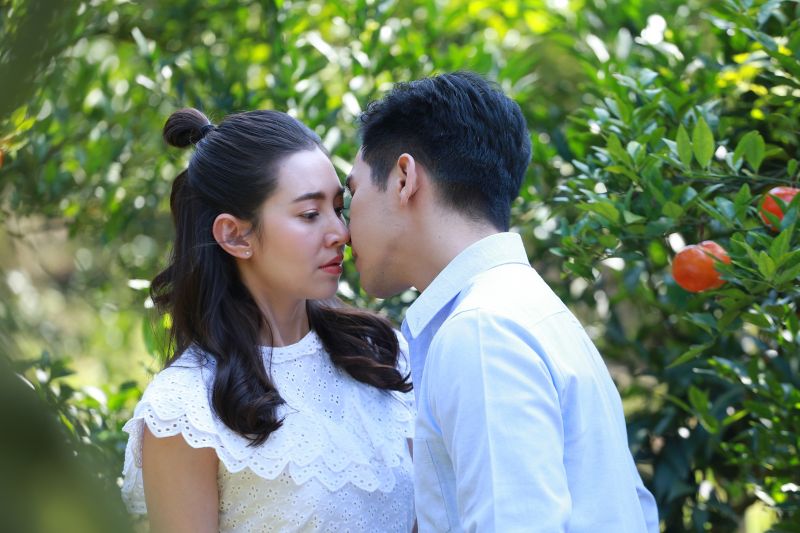'โป๊ป'รุกหนัก'เบลล่า'เสิร์ฟจูบกลางไร่ส้ม