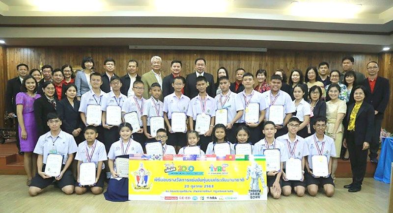 นักเรียนไทยสังกัด กทม.ขึ้นรับรางวัล  การแข่งขันหุ่นยนต์นานาชาติจากเกาหลี