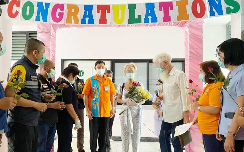 ปรบมือรัวๆ! ทุกหน่วยงาน‘เกาะสมุย’ร่วมยินดี‘แหม่มฝรั่งเศส’หายป่วยโควิดกลับบ้านแล้ว