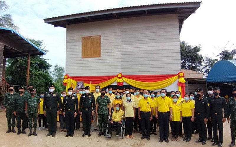 ไม่ทิ้งกัน! กรมทหารปืนใหญ่ที่4ปรับปรุงบ้านชำรุดให้กำลังพลพ่อป่วยอัมพฤกษ์เดินไม่ได้