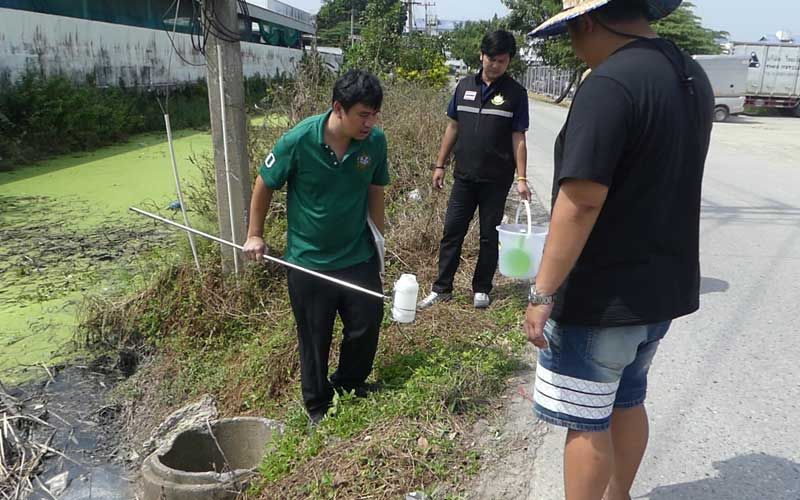 จนท.รุดตรวจ‘คลองบางโพธิ์เหนือ’ หลังชาวบ้านปทุมร้องน้ำเน่าเสียมานาน