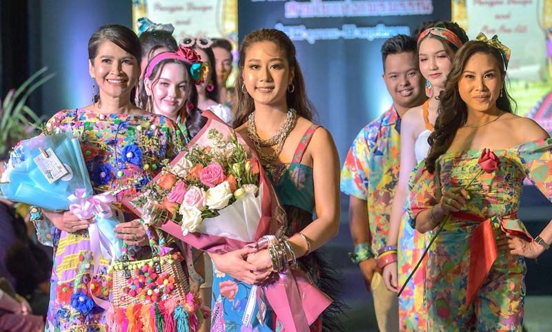 ‘แป้งจี่ดีไซน์’เปิดตัวลายผ้าและคอลเลคชั่นใหม่ ในงานตลาดนัดผ้าซิ่นประจำปี 2563