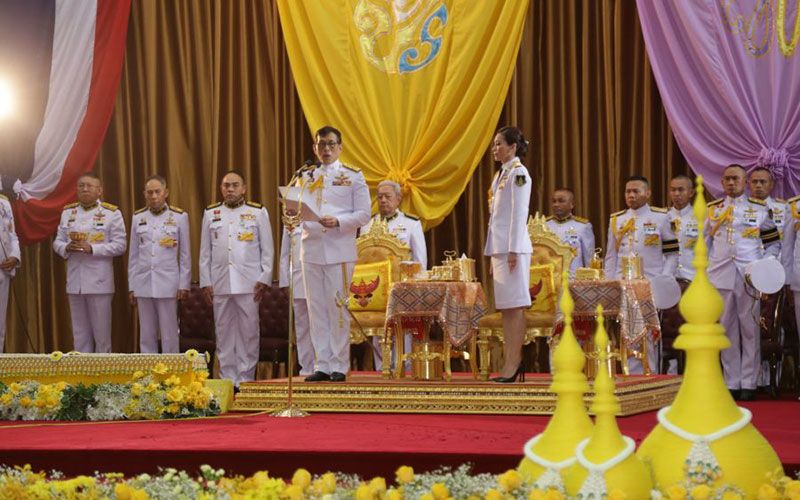 'ในหลวง'พระราชทานกระบี่-ให้พระบรมราโชวาท แก่นักเรียนนายร้อยที่จบการศึกษา