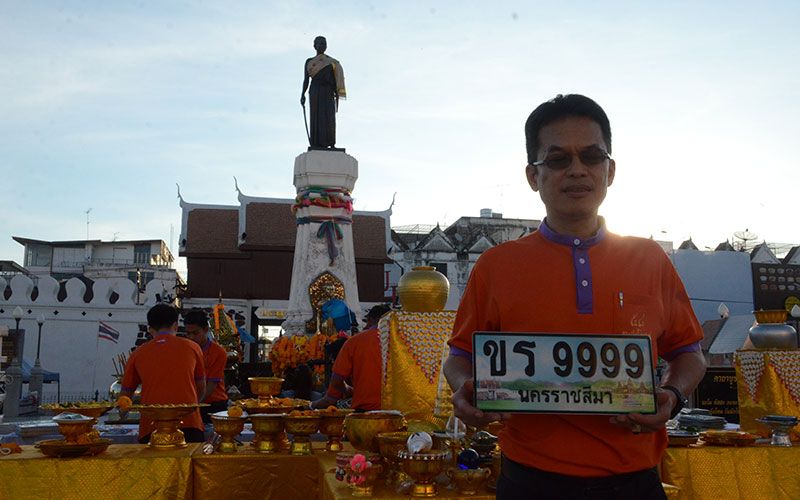 ขนส่งฯโคราชปลุกเสกป้ายทะเบียนรถ'ขร' ขับรถเลขสวย ร่ำรวยรุ่งเรือง