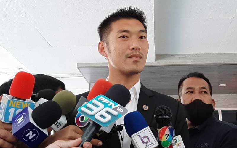 ‘ธนาธร’หยันฝ่ายอนุรักษ์นิยมหมดต้นทุนก่อ‘รัฐประหาร’ ฉะใช้‘ม.112’ราดน้ำมันเข้ากองไฟ