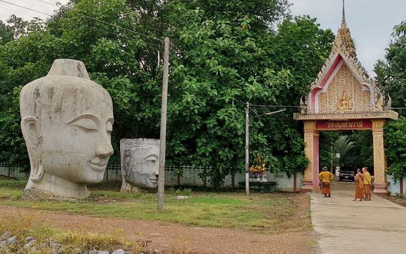 เปิดที่มาเศียรพระขนาดใหญ่ ตั้งเด่นหน้าวัดดังสุโขทัย หลังชาวพุทธสงสัย'ทำเพื่ออะไร'