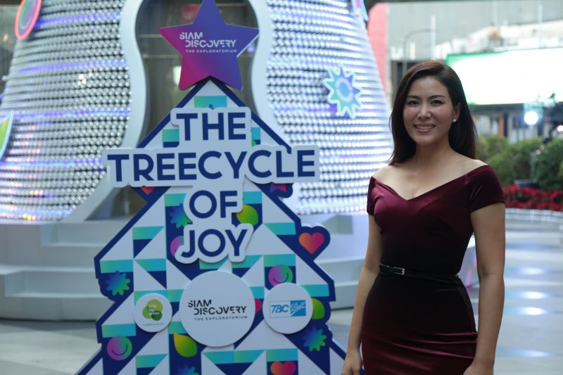 'เชอรี่ เขมอัปสร'ร่วมเปิดต้นคริสมาสต์รักษ์โลก